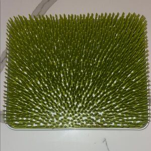 Green Grass-Like Drying Rack